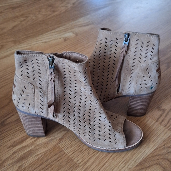 Toms Open Toe Perforated Tan Booties 7.5 - Picture 3 of 11